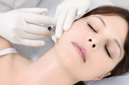 Sử dụng sụn nhân tạo hoặc cấy mỡ để sở hữu chiếc cằm thon gọn, xinh đẹp