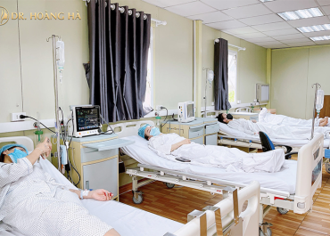 Nâng ngực bao lâu thì tự ngồi dậy được? Giải đáp chi tiết từ chuyên gia 