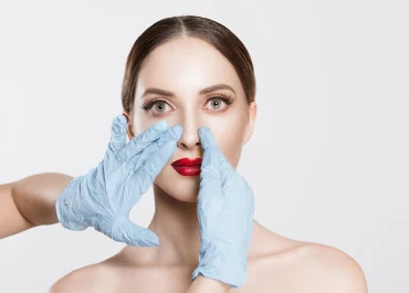 Nâng mũi chỉ bị sưng phải làm sao? Giải đáp cùng chuyên gia